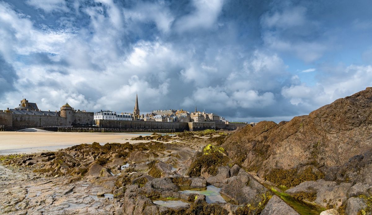 Le climat océanique tempéré des Côtes d'Armor est typique de la Baie de Saint Malo Le climat océanique tempéré des Côtes d'Armor est typique de la Baie de Saint Malo