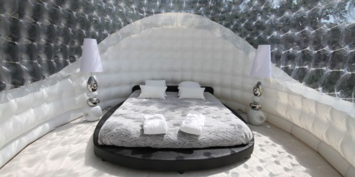 La Black and White Bubble