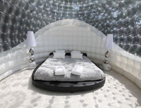 La Black and White Bubble